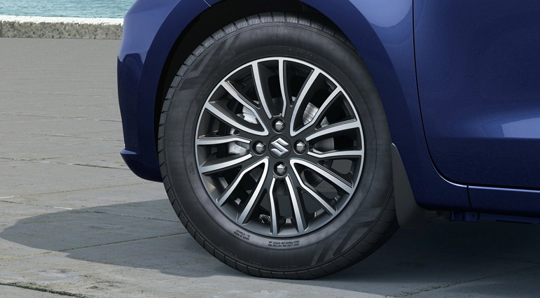 Precision-Cut Two-Tone Alloy Wheels